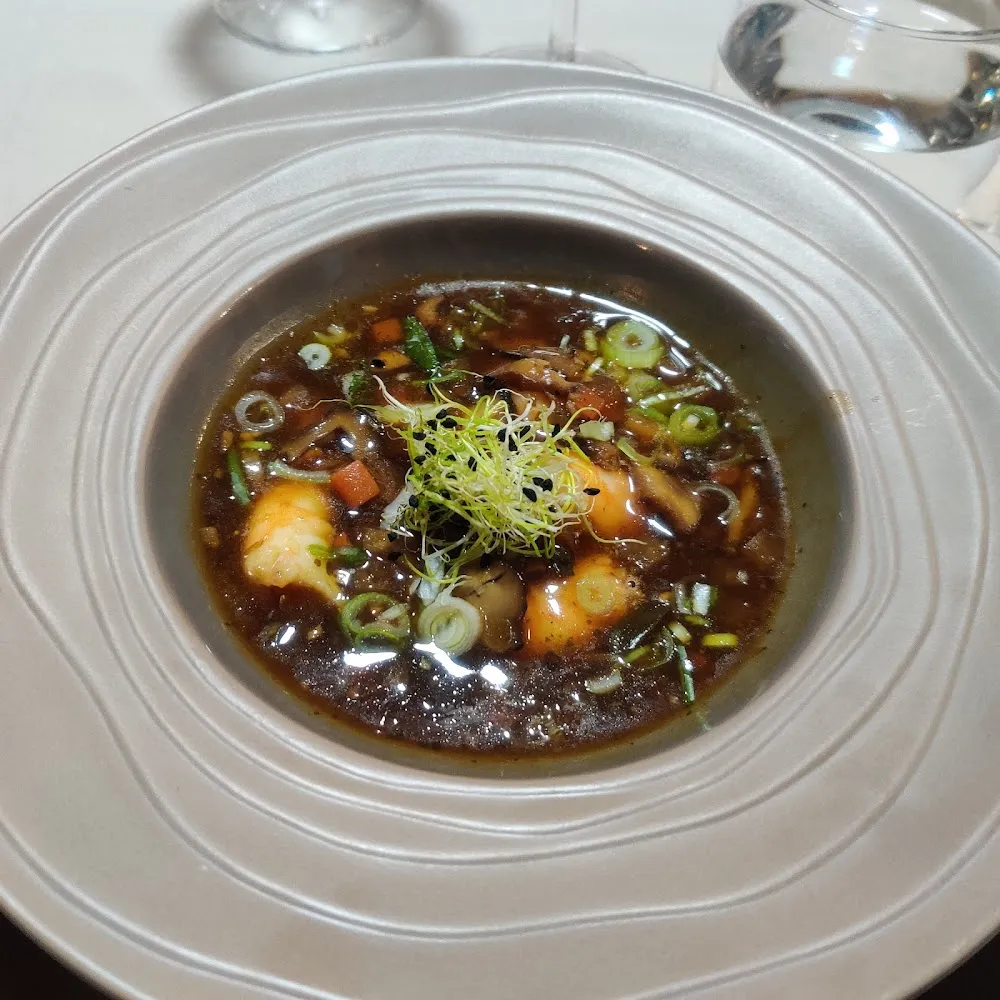 Poélée de Crevettes Bouillon Thaï Et Mirepois de Légumes